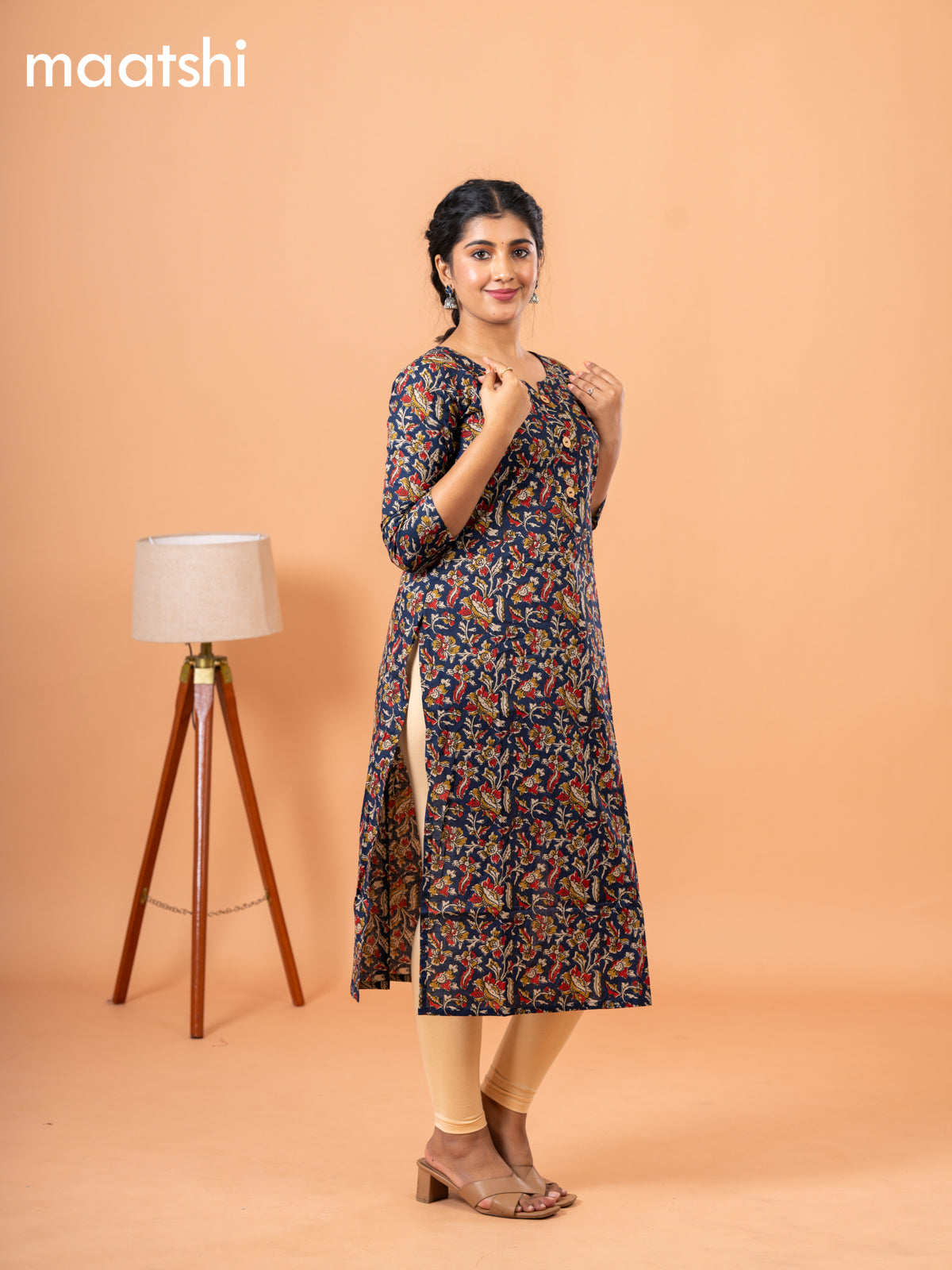 Cotton kurti blue with kalamkari prints & simple neck pattern and without pant
