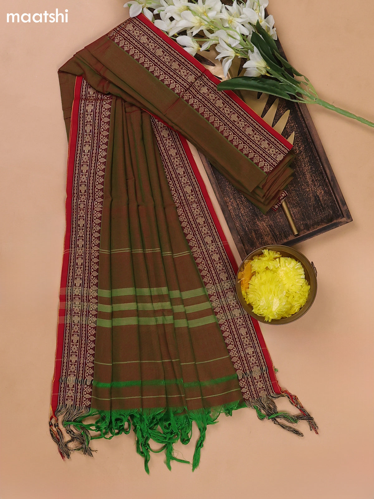 Manthulir Green and Red Narayanpet Cotton Dress Materials With A Plain Body and Thread Woven Border
