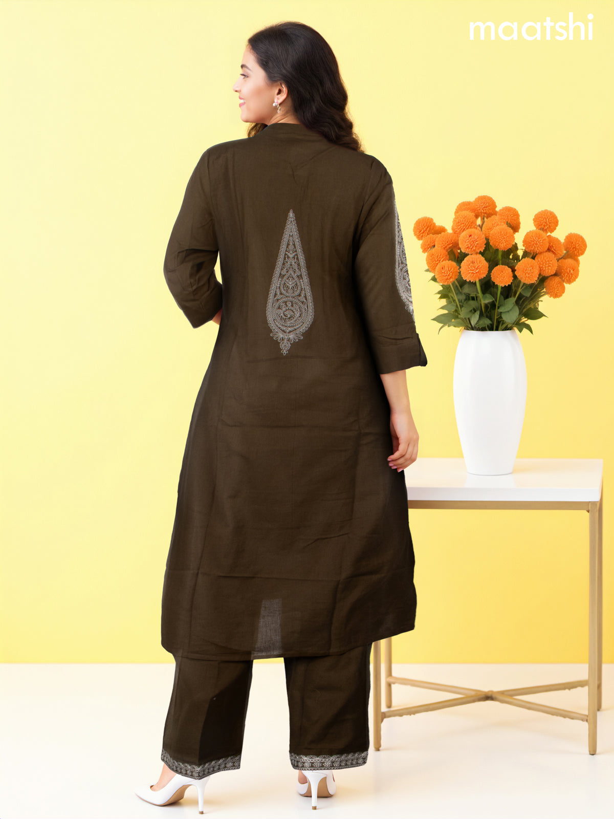 Cotton kurti set sap green with pintuck design & embroidery work neck pattern and straight cut pant