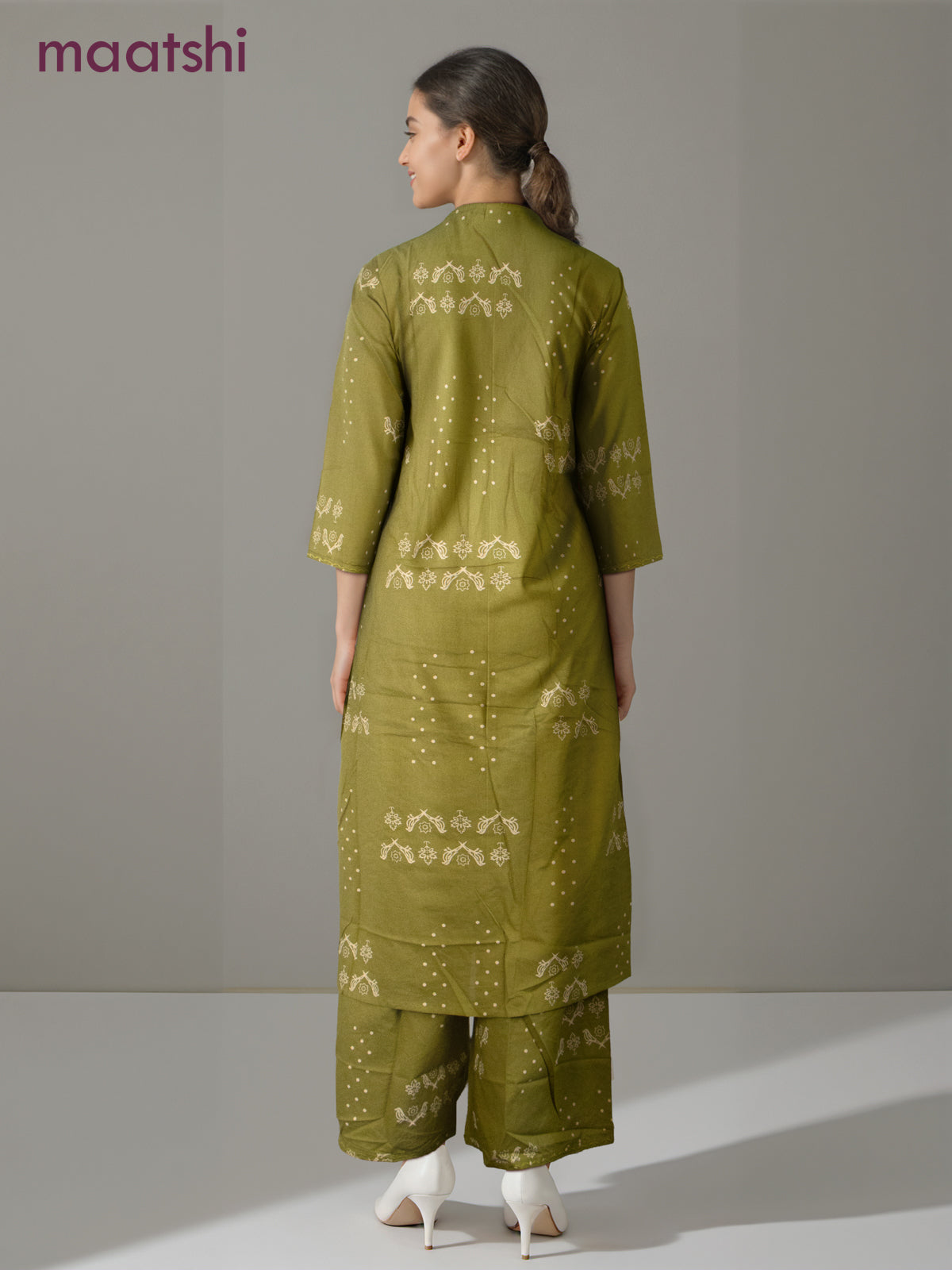 Cotton co-ord set green shade with prints & embroidery mirror work v neck pattern and palazzo pant