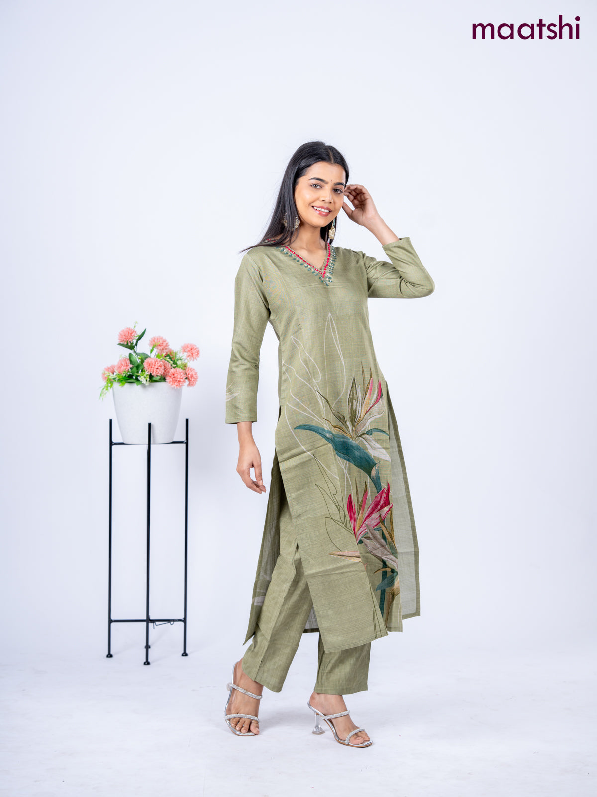 Rayon kurti set green with prints & embroidery mirror work v neck pattern and straight cut pant