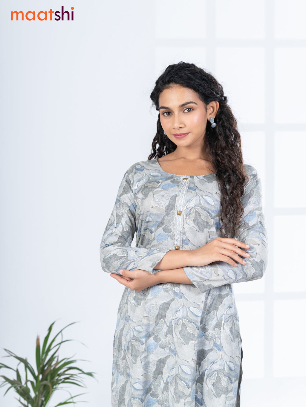 Rayon kurti set grey with allover prints & simple neck pattern and straight cut pant