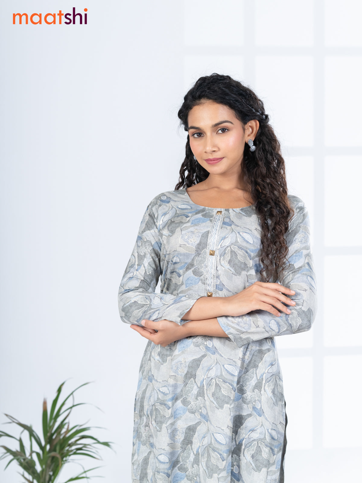 Rayon kurti set grey with allover prints & simple neck pattern and straight cut pant