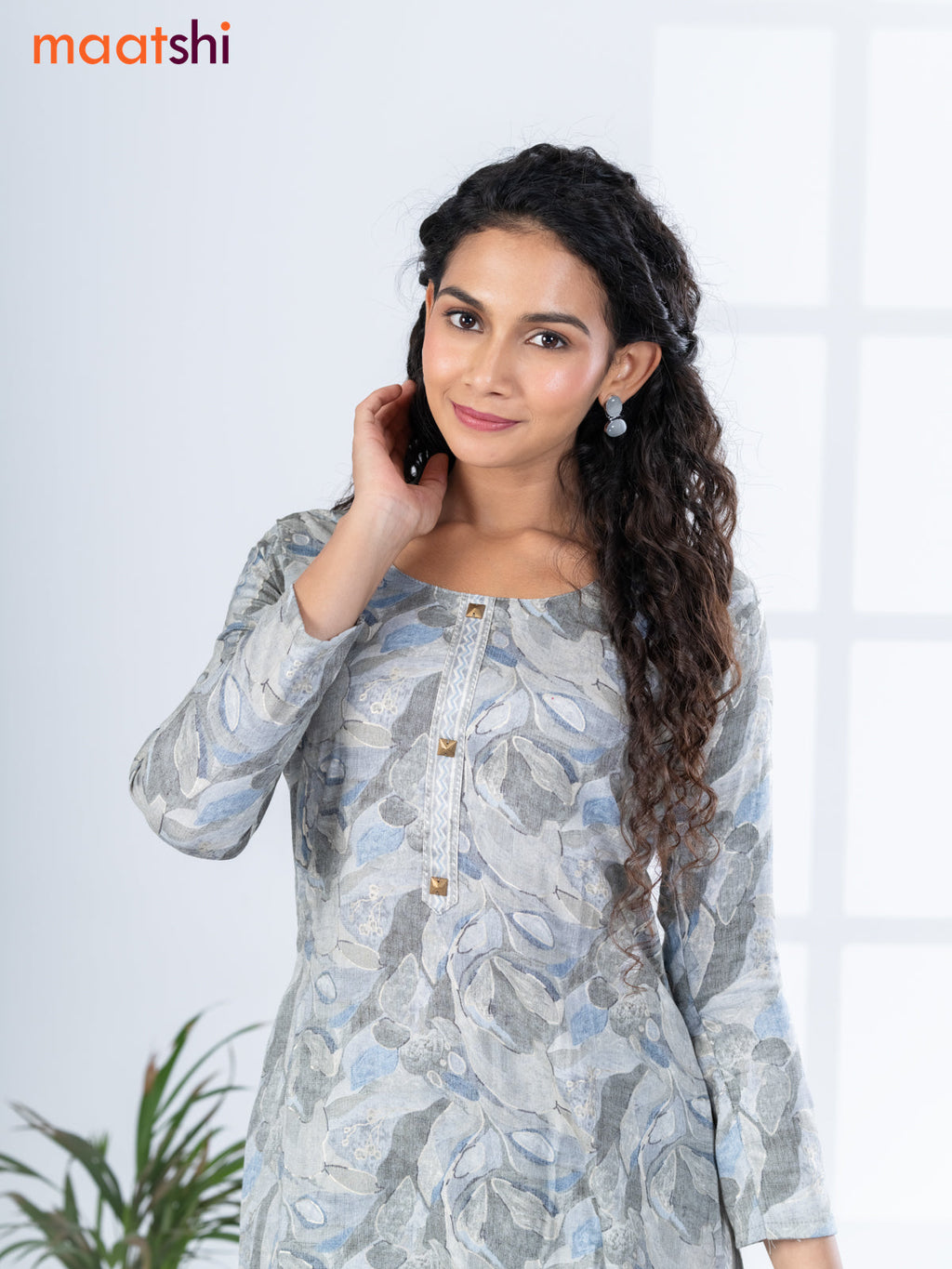 Rayon kurti set grey with allover prints & simple neck pattern and straight cut pant