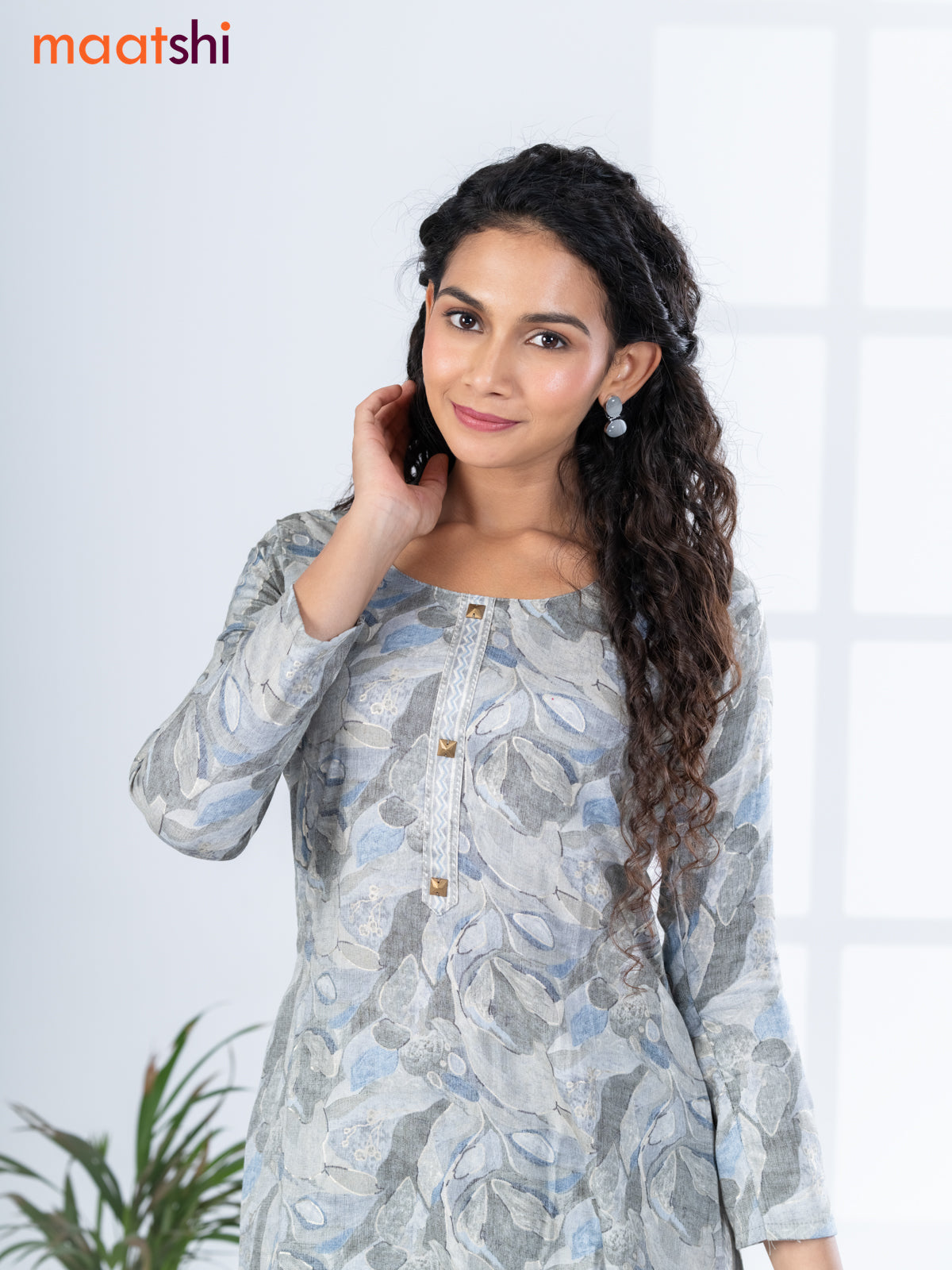 Rayon kurti set grey with allover prints & simple neck pattern and straight cut pant