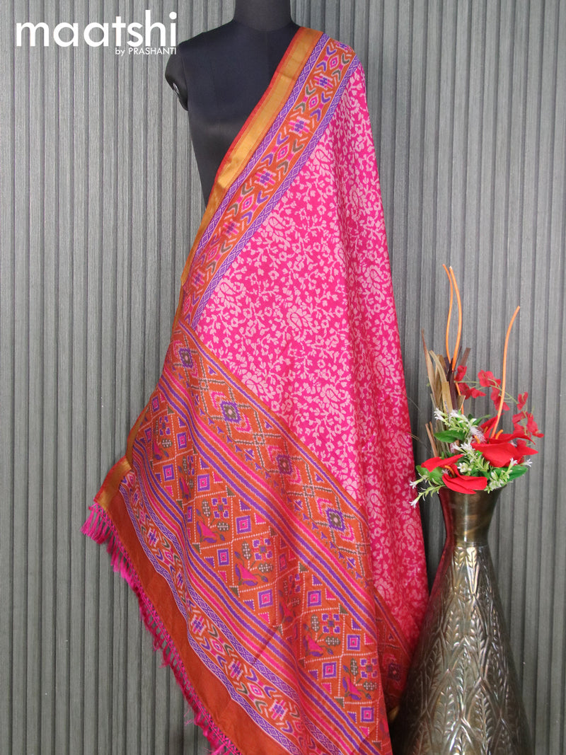 Semi tussar dupatta pink and rust shade with allover batik prints and zari woven border