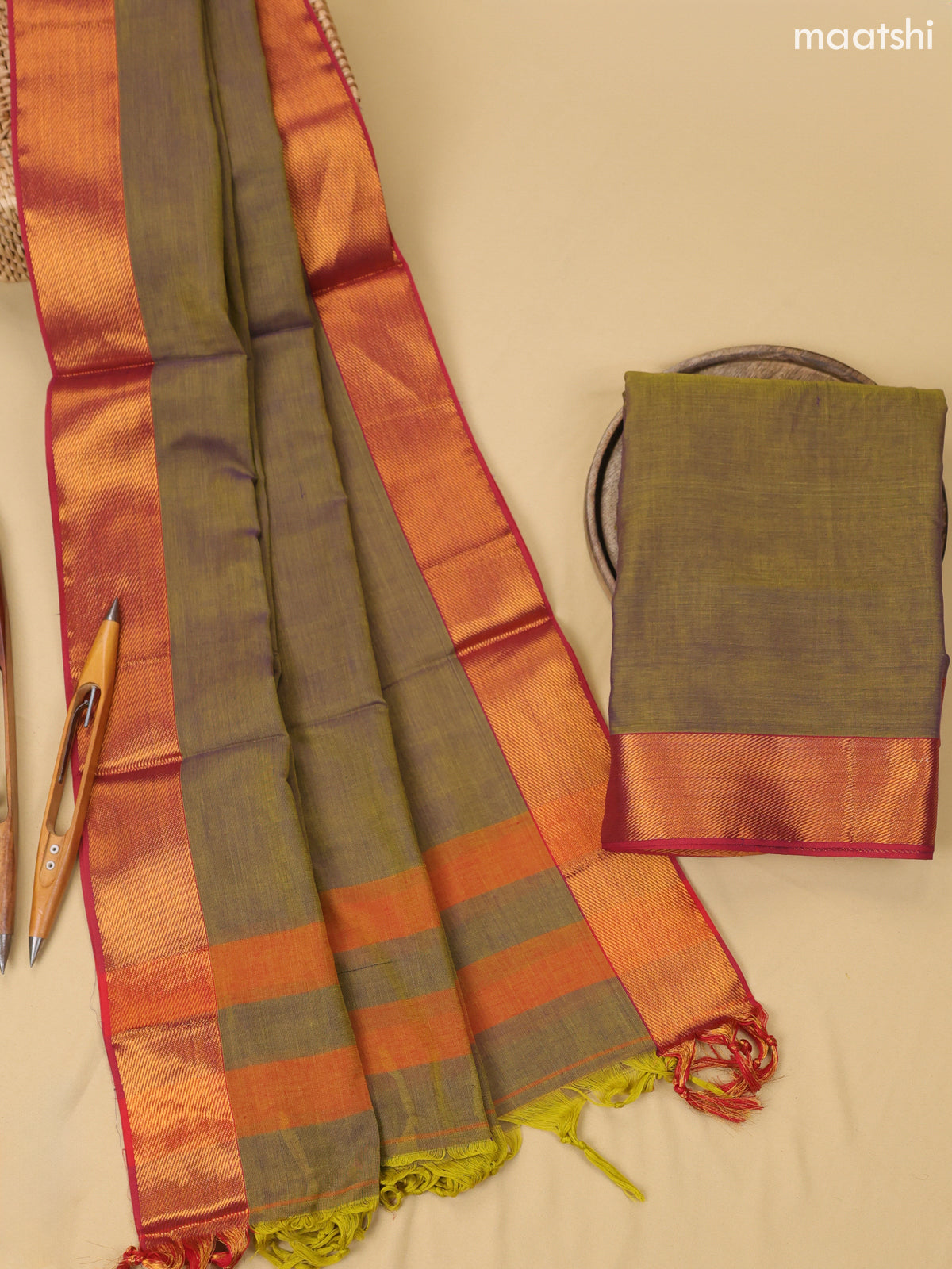 Dual Shade Of Mehandi Green Narayanpet Cotton Dress Material With Plain Body & Thread Woven Border