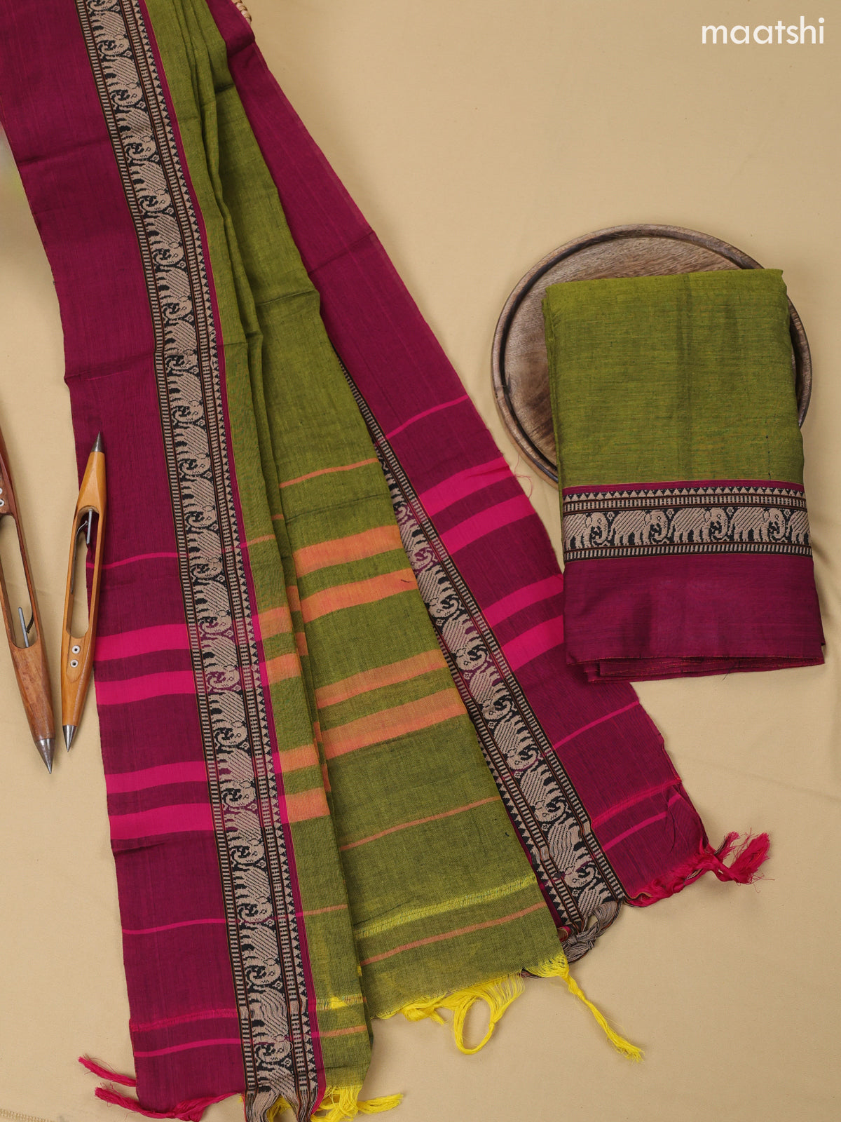 Green and Magenta Pink Narayanpet Cotton Dress Material With Plain Body & Thread Woven Border