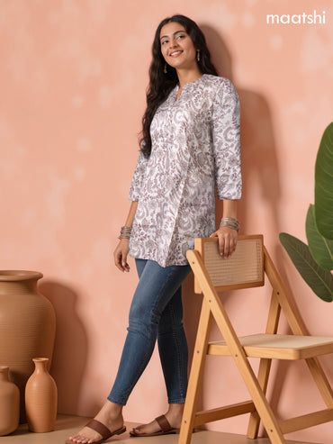 Soft cotton readymade short kurti pastel shade of pink with allover floral prints & collar neck pattern and without pant