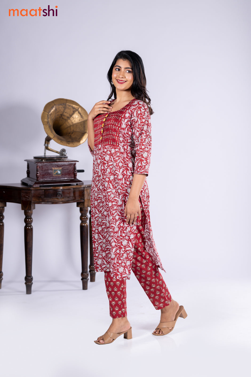 Cotton kurti maroon with allover floral prints & simple neck pattern and straight cut pant