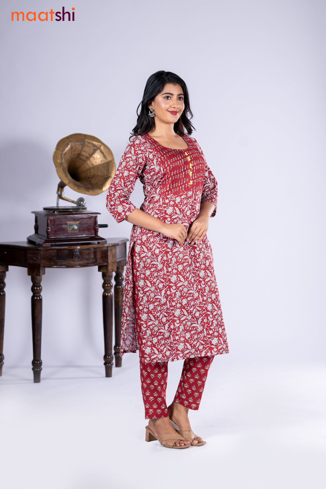 Cotton kurti maroon with allover floral prints & simple neck pattern and straight cut pant