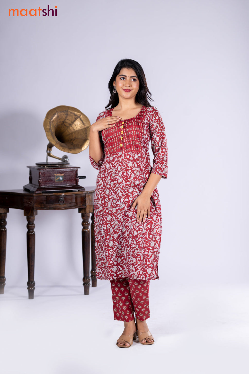 Cotton kurti maroon with allover floral prints & simple neck pattern and straight cut pant
