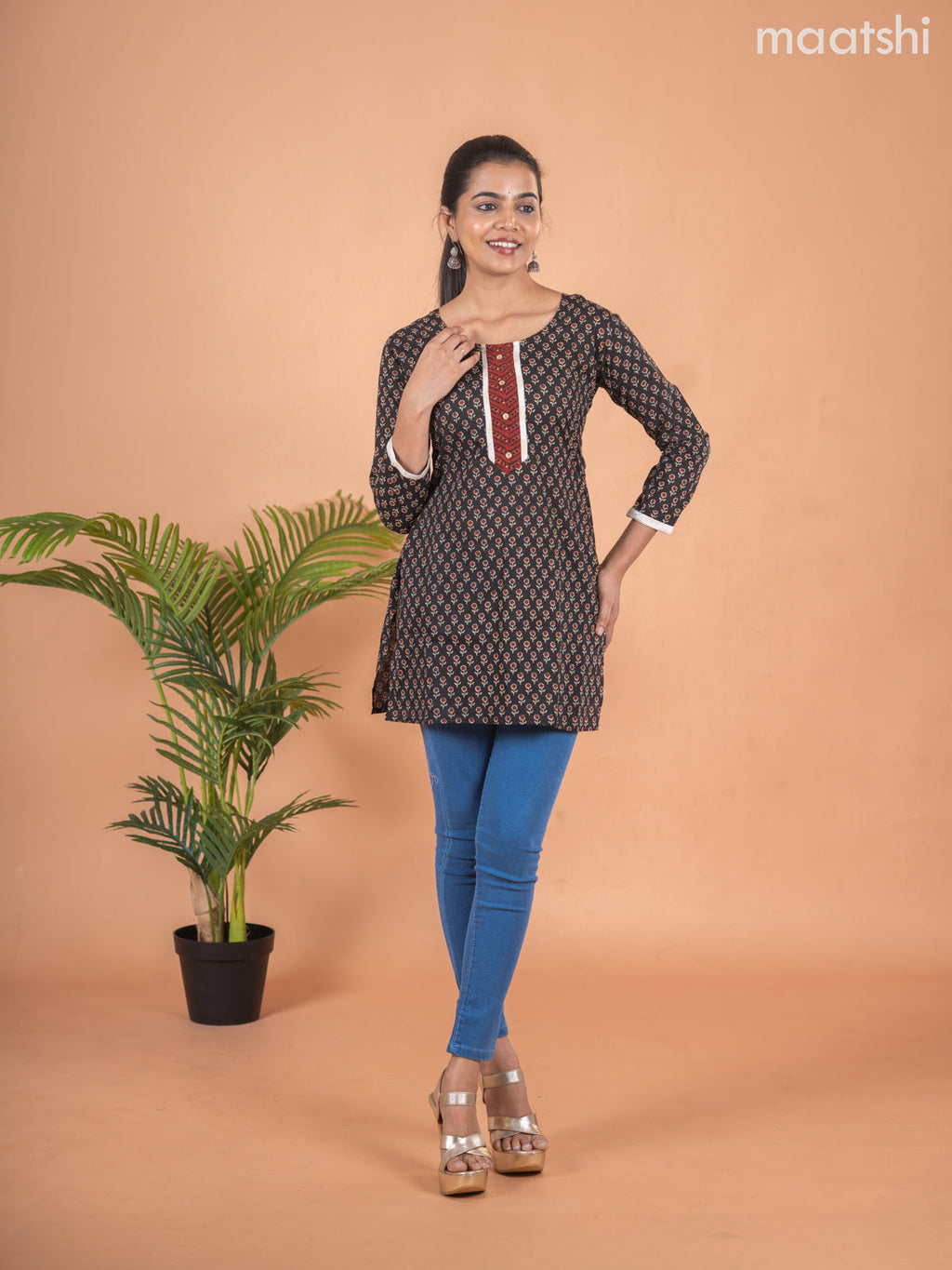 Cotton readymade short kurti black and maroon with allover butta prints & simple neck pattern without pant
