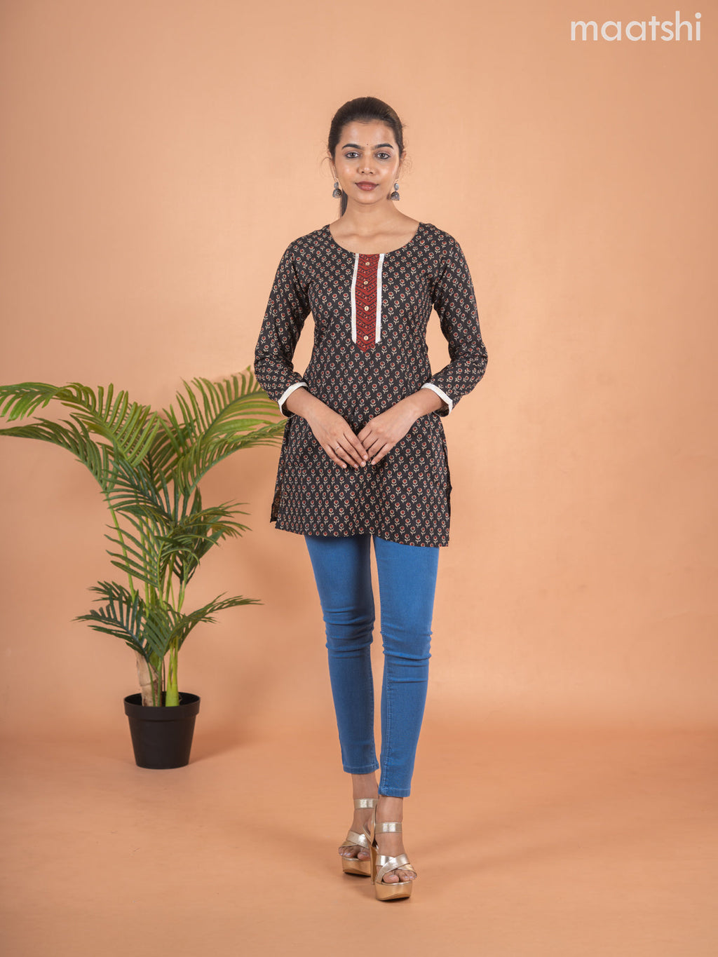 Cotton readymade short kurti black and maroon with allover butta prints & simple neck pattern without pant