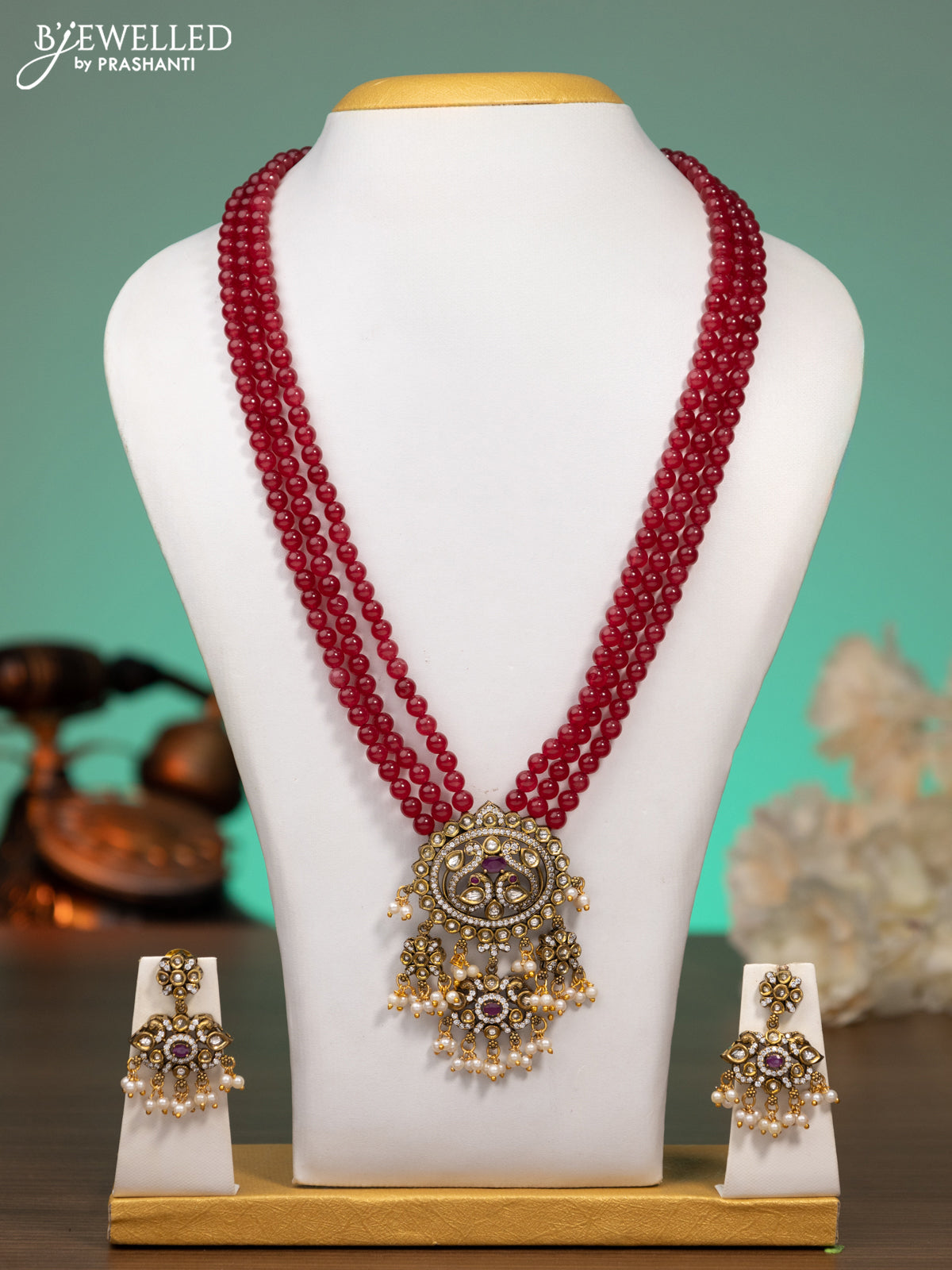BeadedNecklace