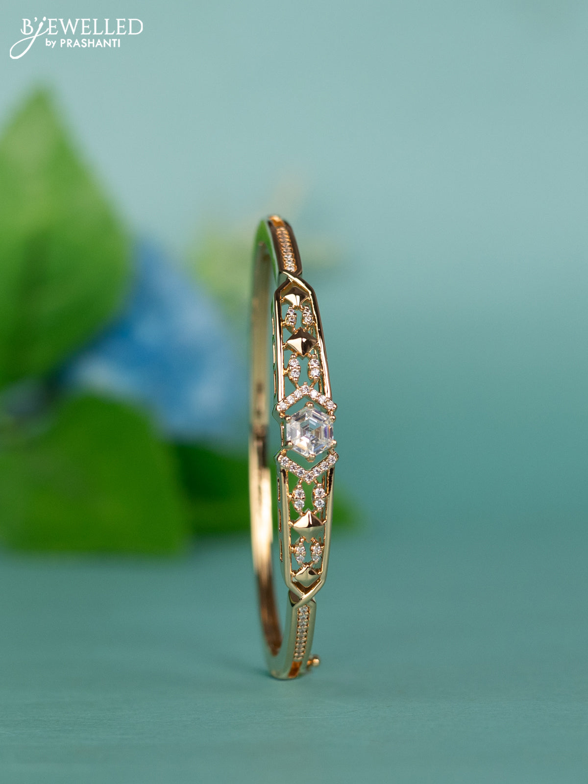 Zircon bracelet with cz stones in gold finish