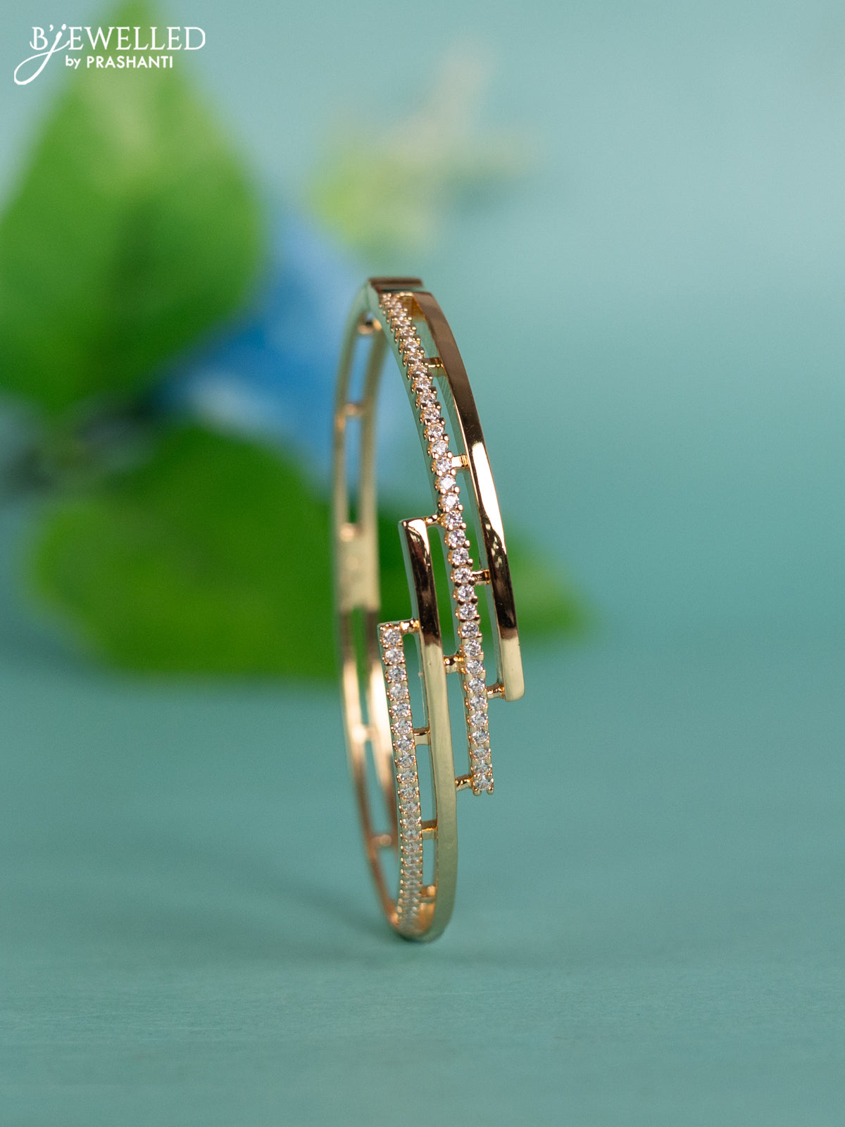 Zircon bracelet with cz stones in gold finish