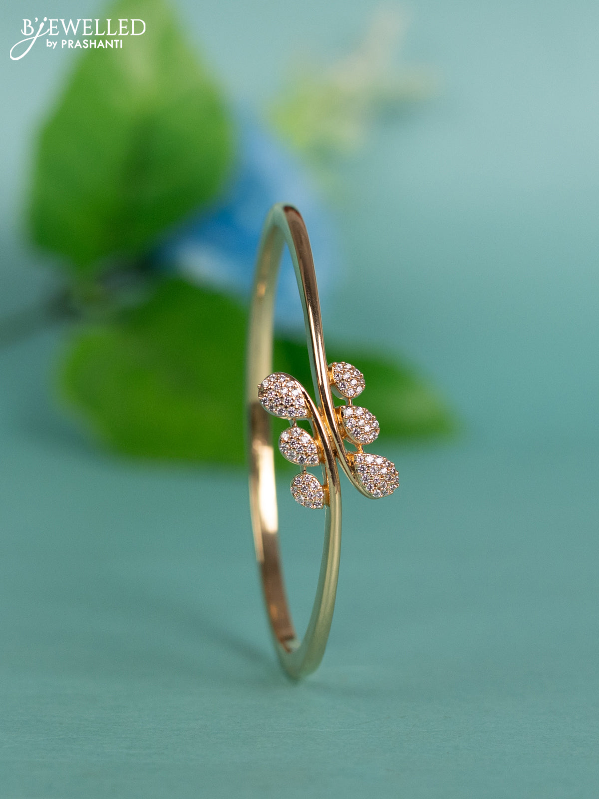 Zircon bracelet with cz stones in gold finish