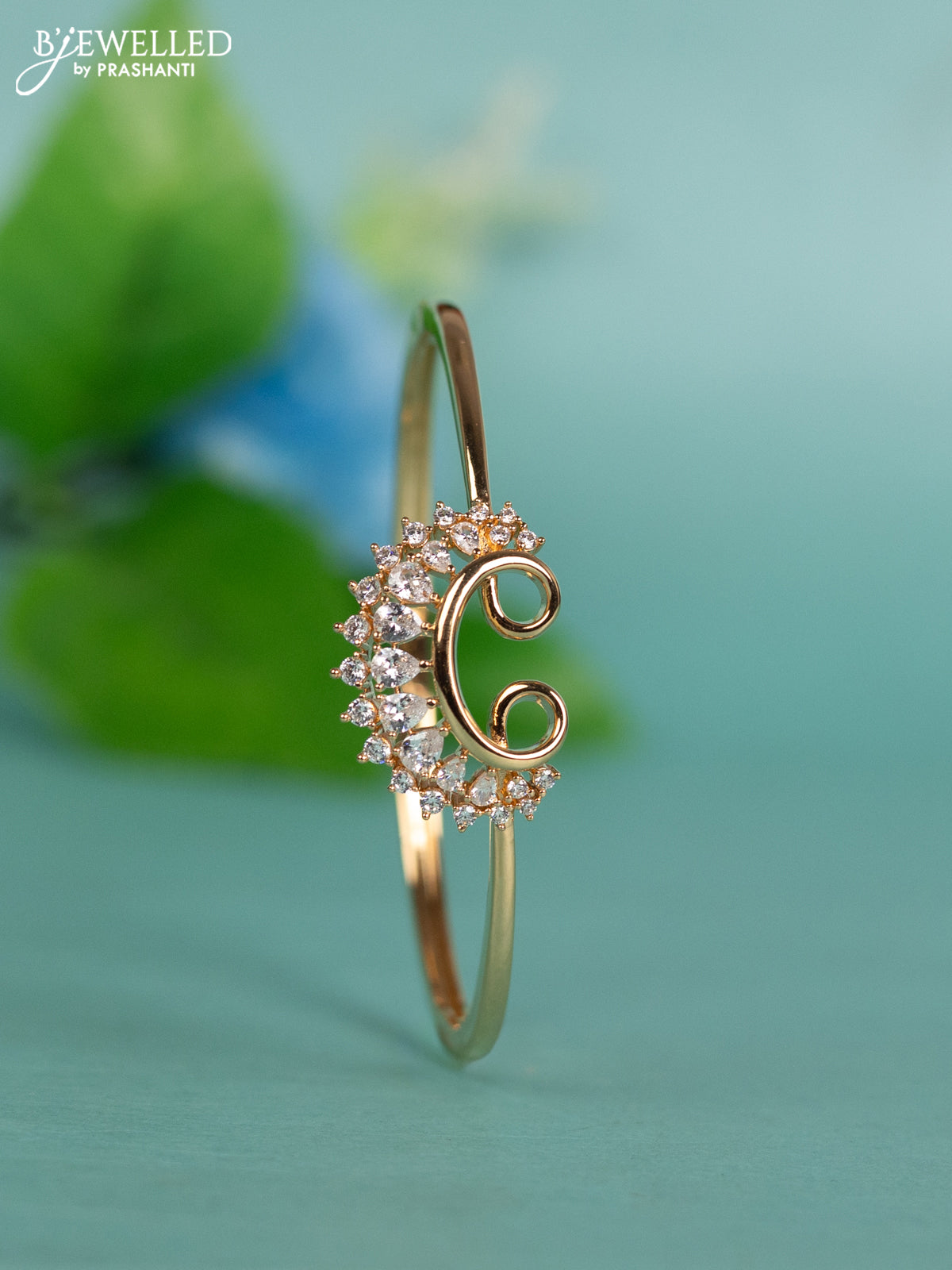 Zircon bracelet with cz stones in gold finish