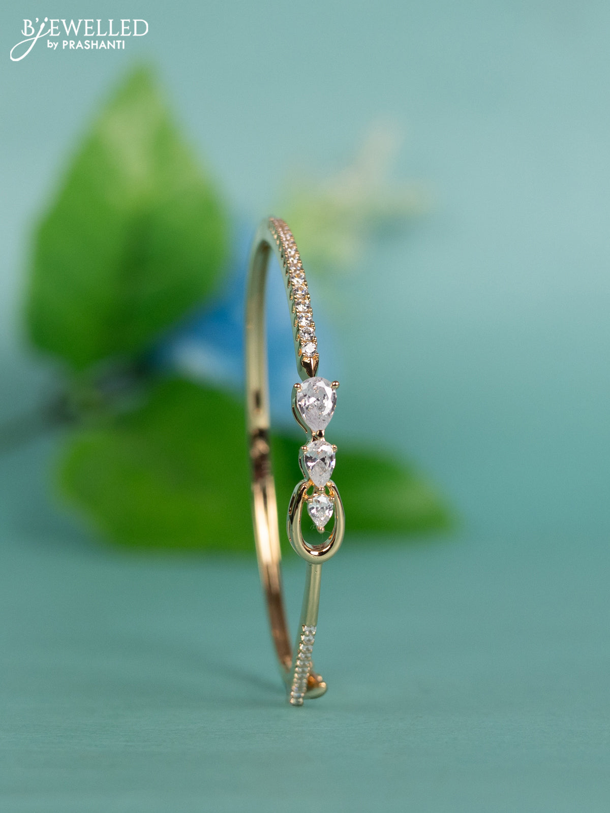 Zircon bracelet with cz stones in gold finish