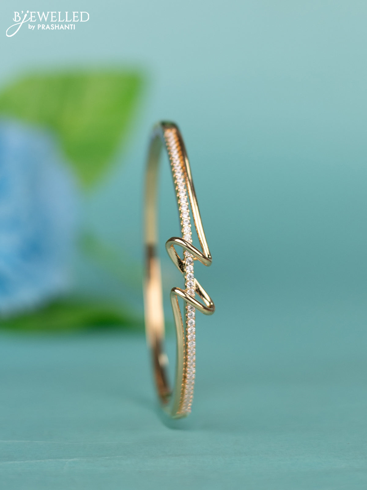 Zircon bracelet with cz stones in gold finish