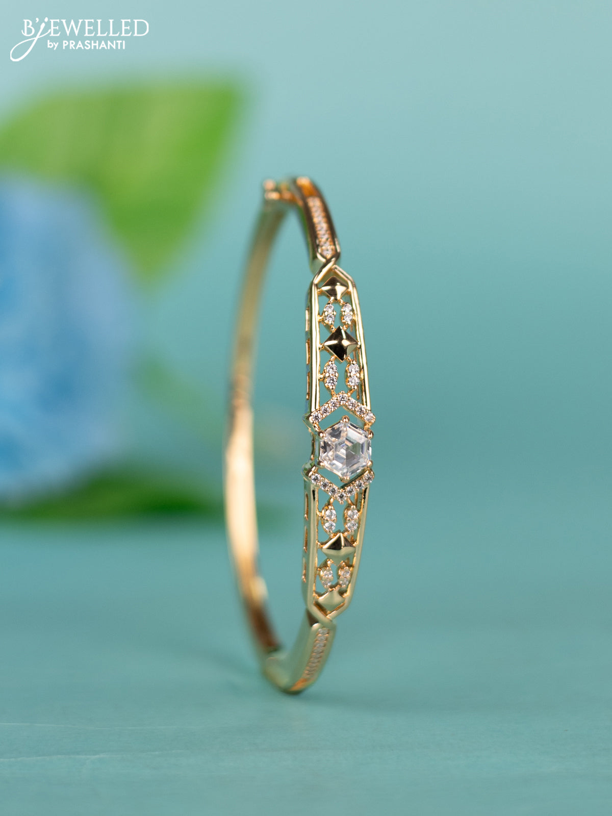 Zircon bracelet with cz stones in gold finish