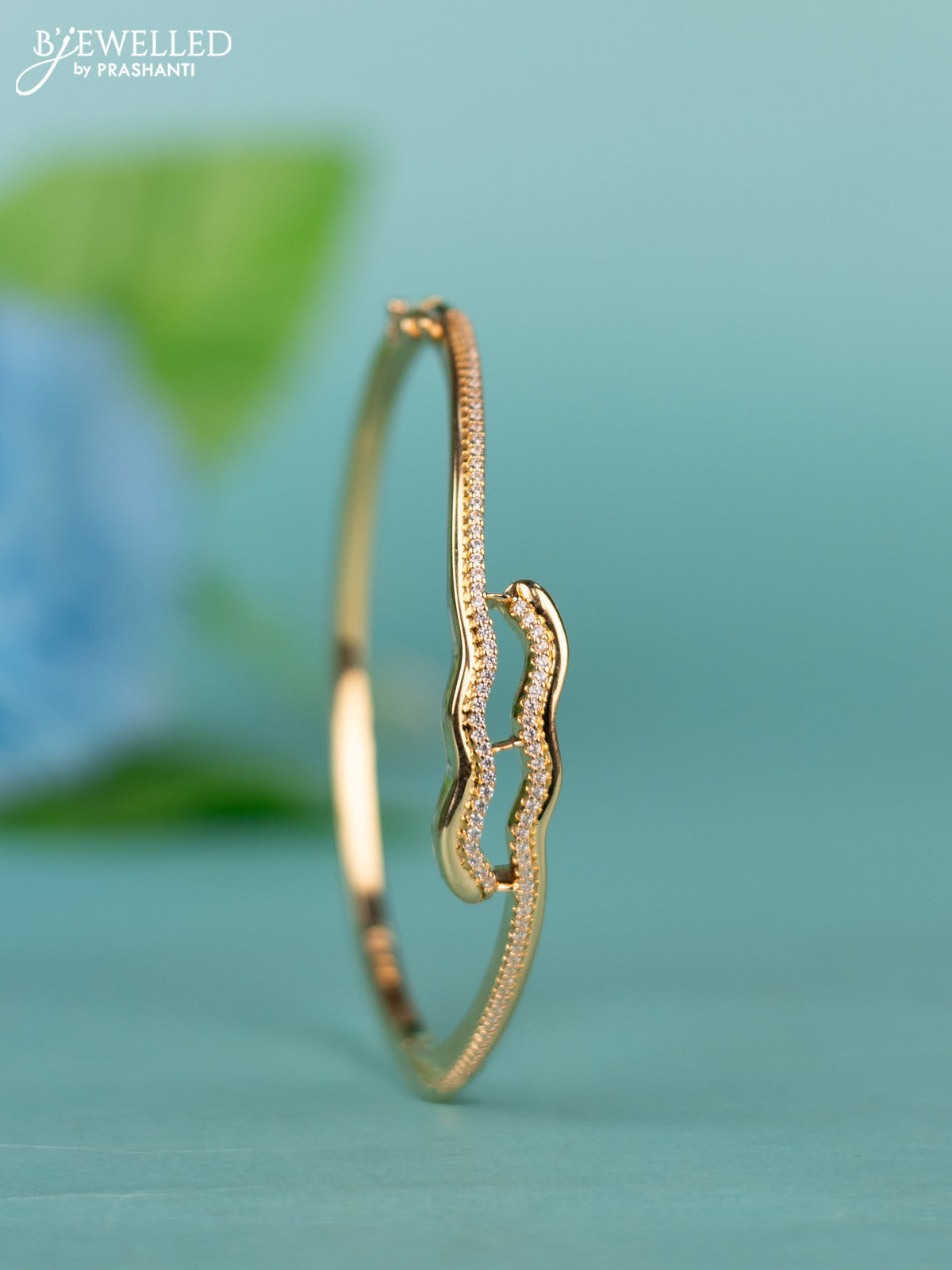 Zircon bracelet with cz stones in gold finish