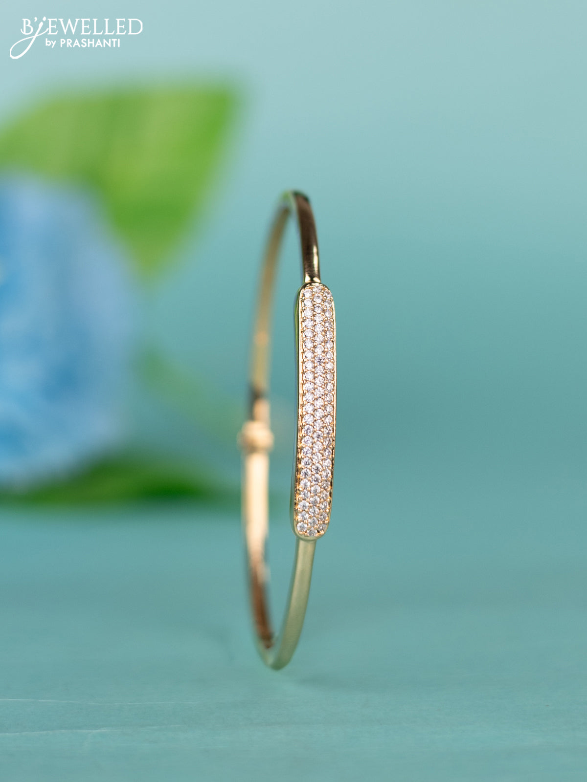 Zircon bracelet with cz stones in gold finish