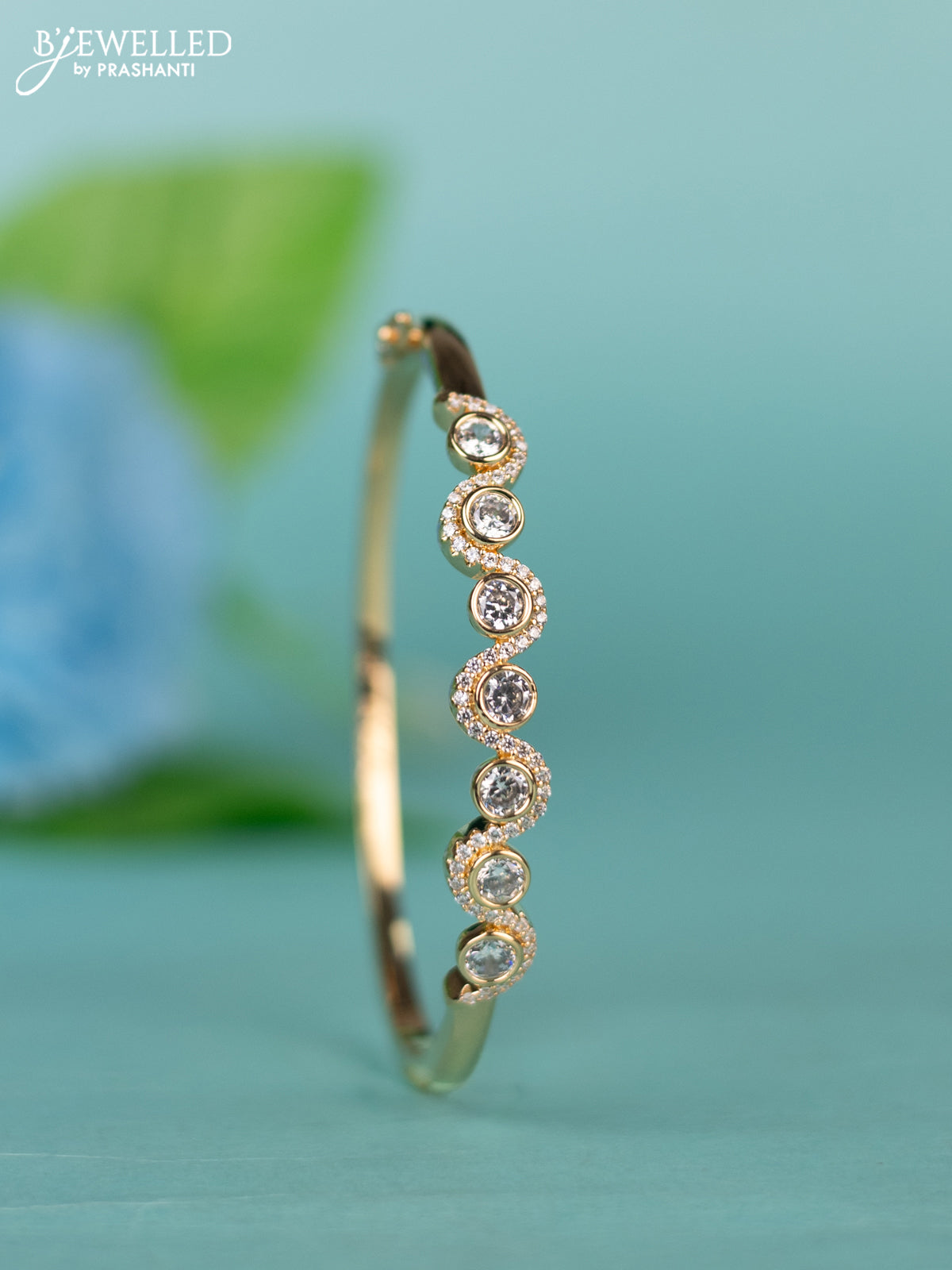 Zircon bracelet with cz stones in gold finish