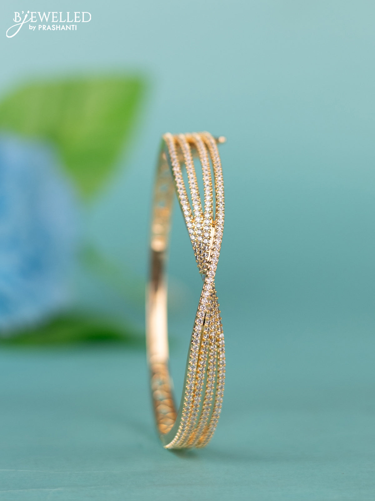 Zircon bracelet with cz stones in gold finish