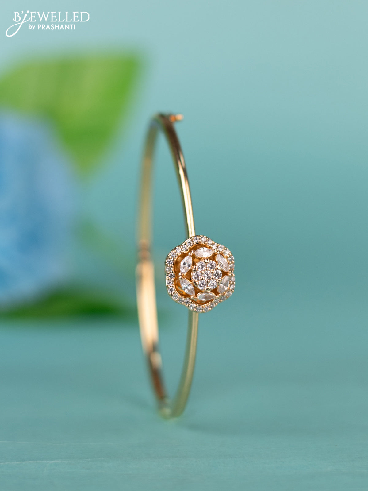 Zircon bracelet with cz stones in gold finish