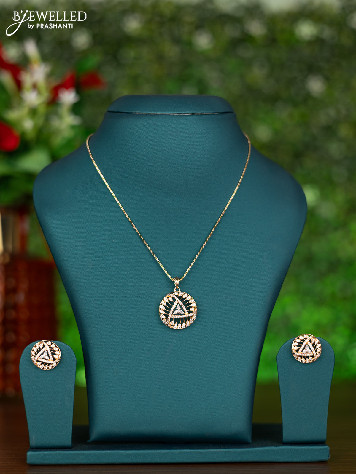 Gold chain with cz stones pendant