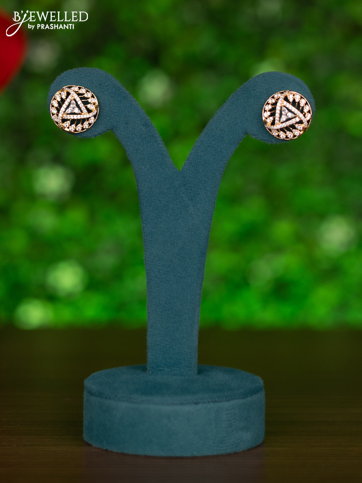 Gold chain with cz stones pendant