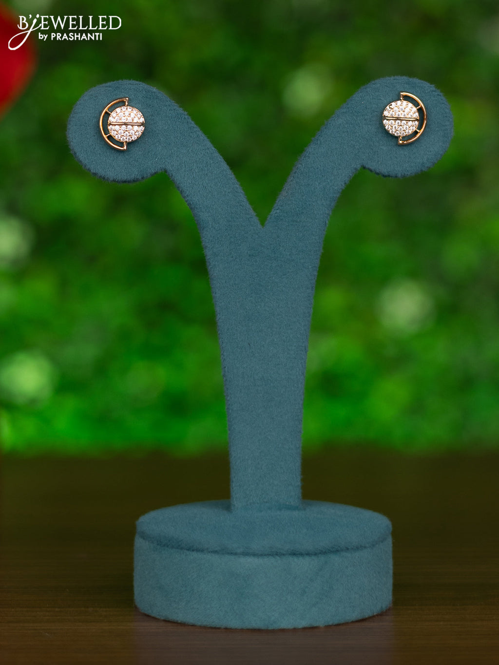 Gold chain with cz stones pendant