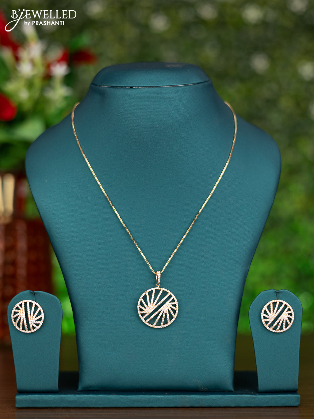 Gold chain with cz stones pendant