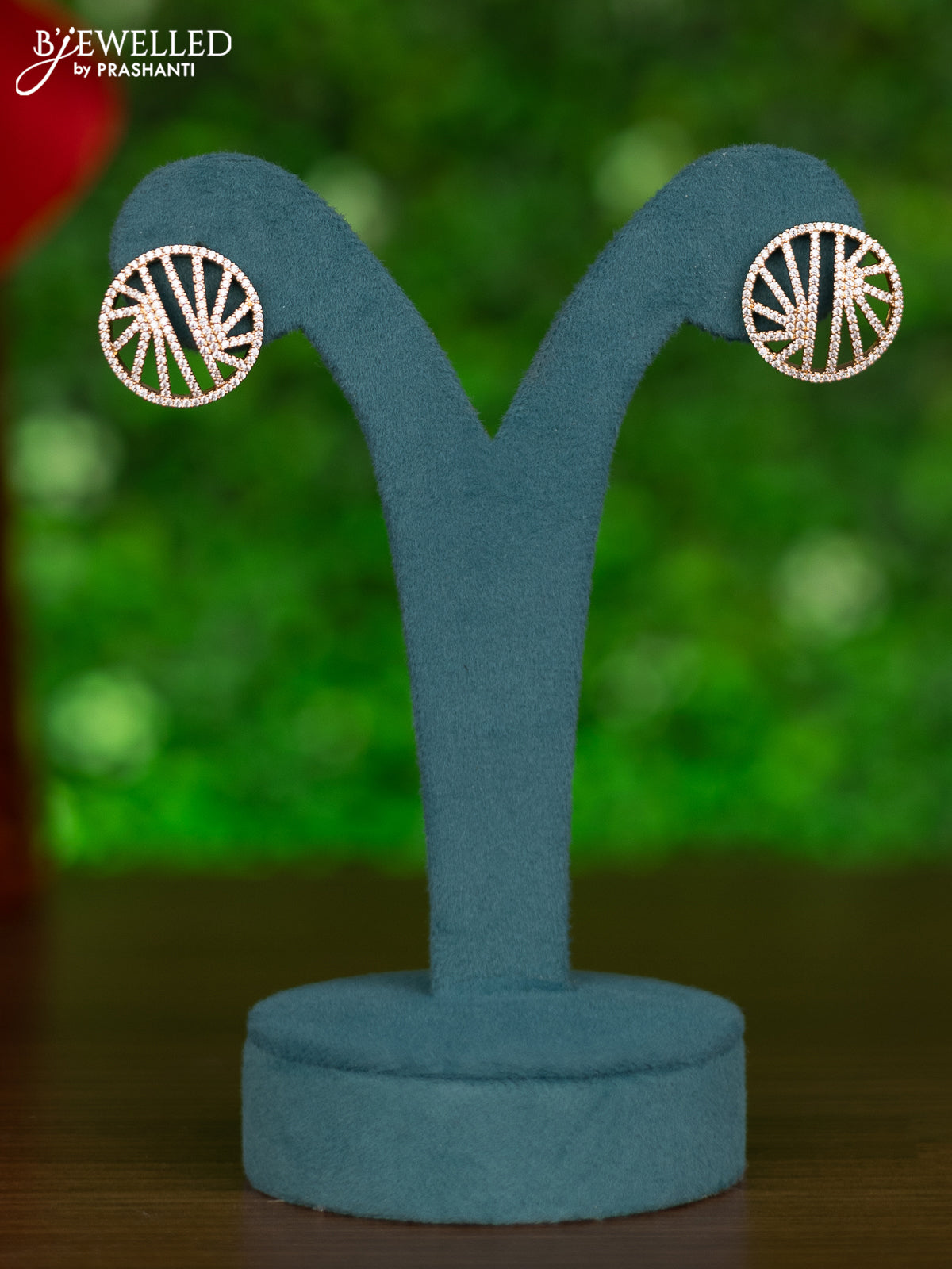 Gold chain with cz stones pendant