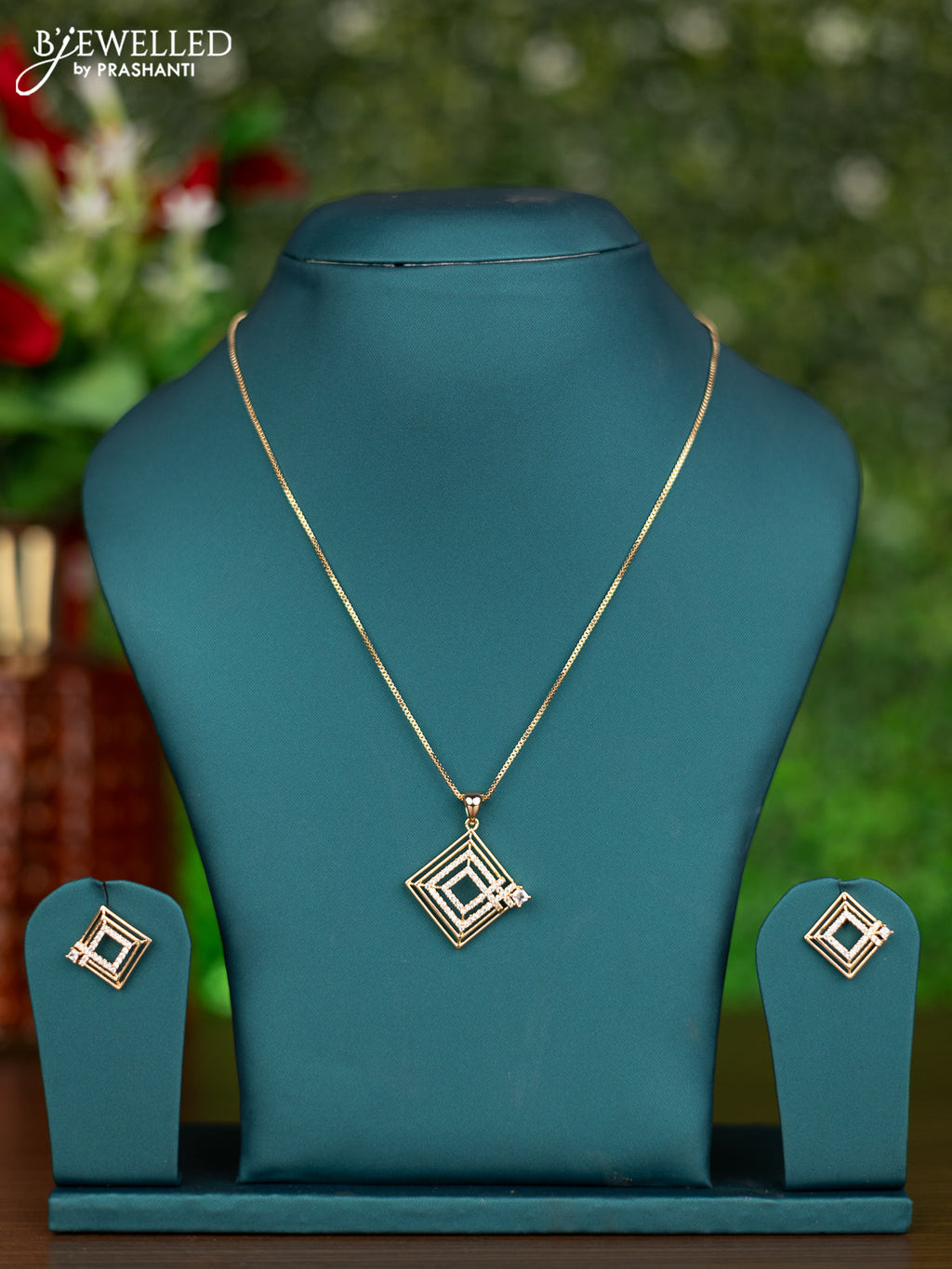 Gold chain with cz stones pendant