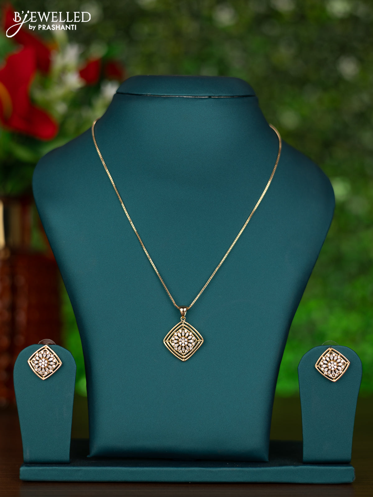 Gold chain with cz stones pendant