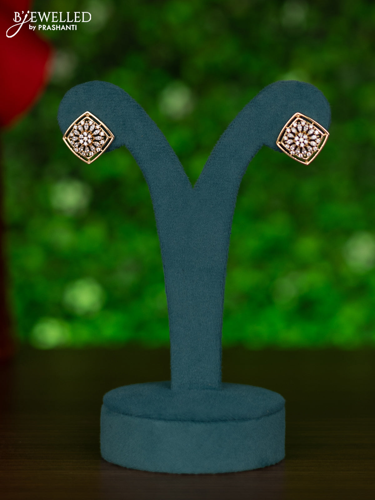 Gold chain with cz stones pendant