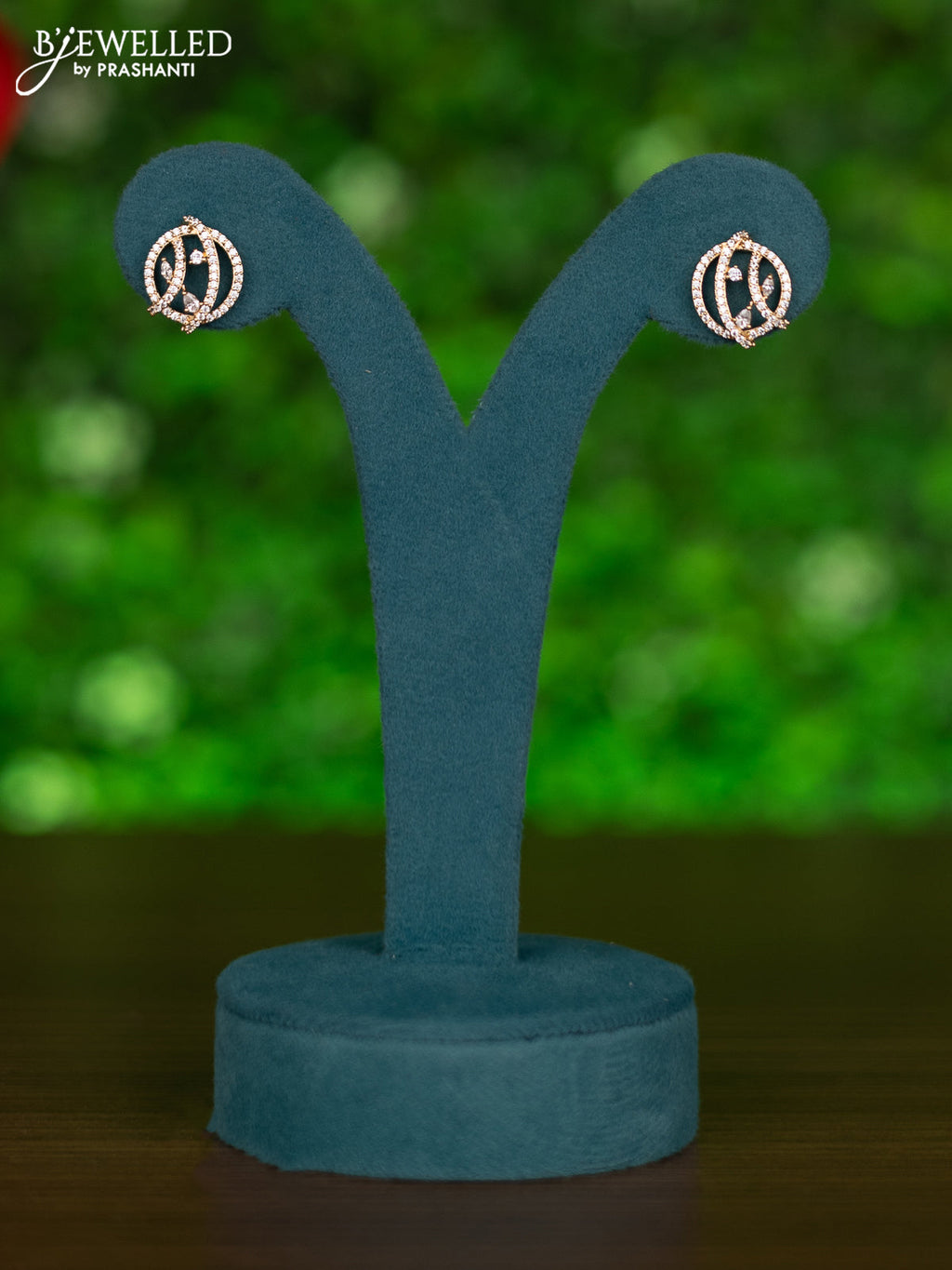 Gold chain with cz stones pendant