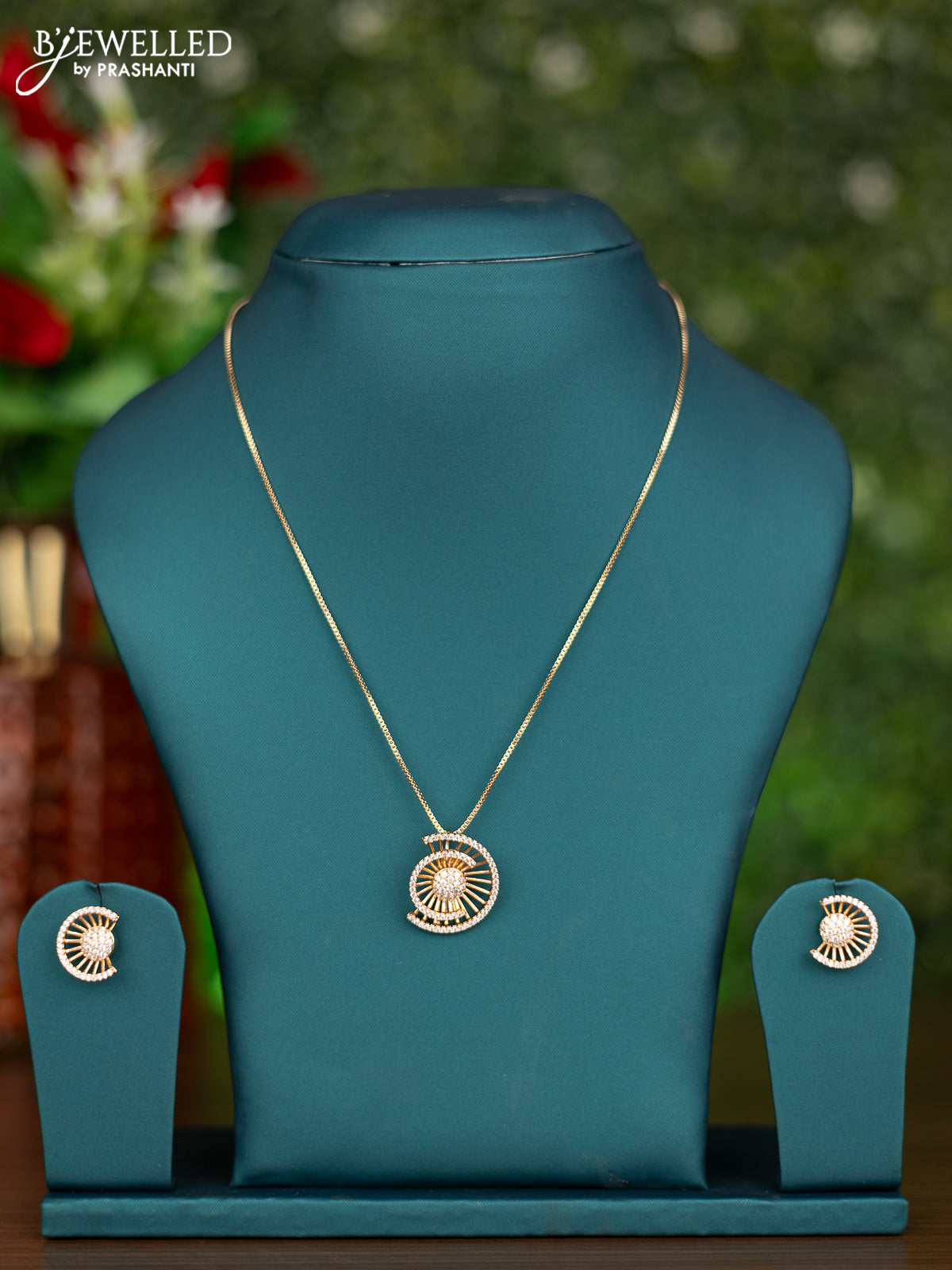 Gold chain with cz stones pendant