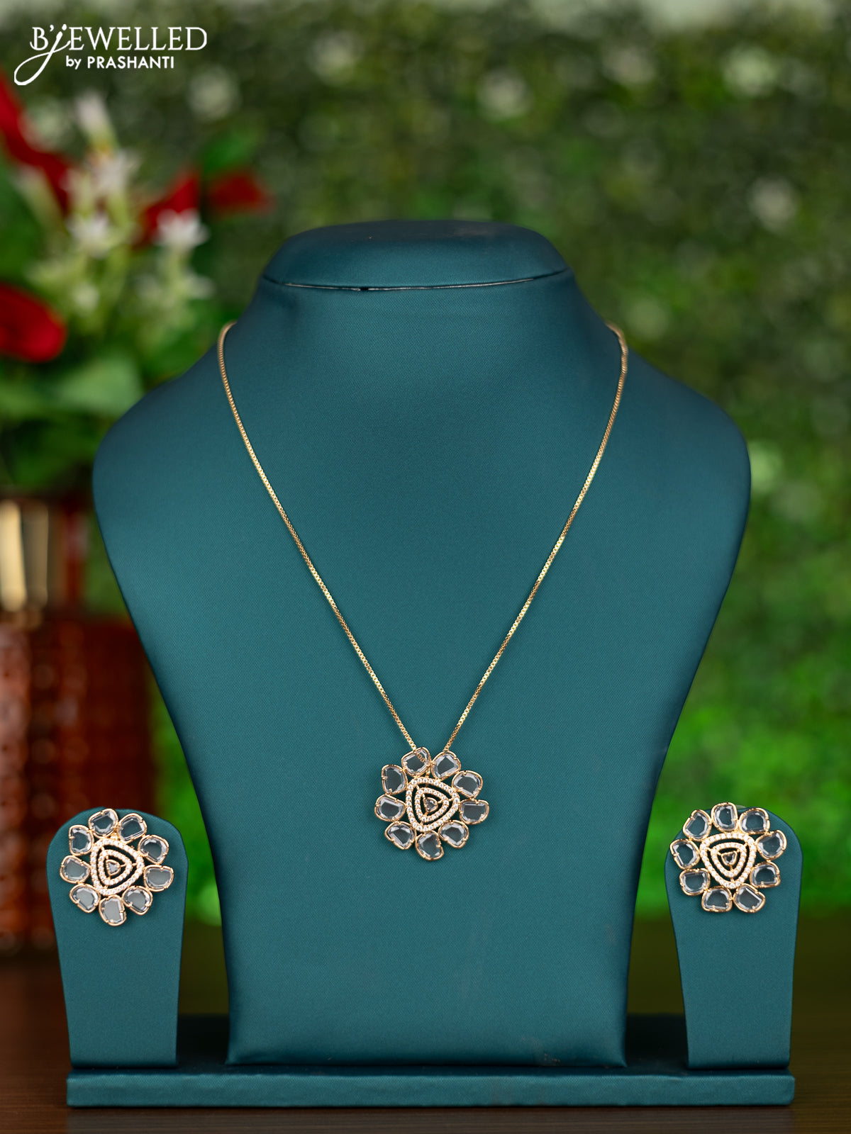 Gold chain with cz and white stones pendant