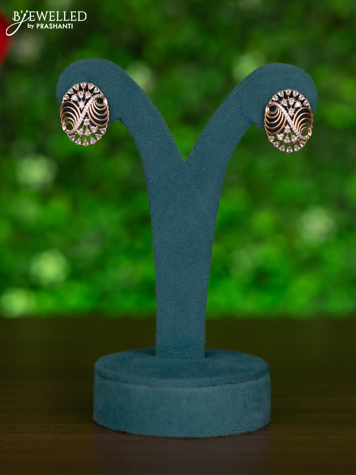 Rose gold chain with cz stones pendant