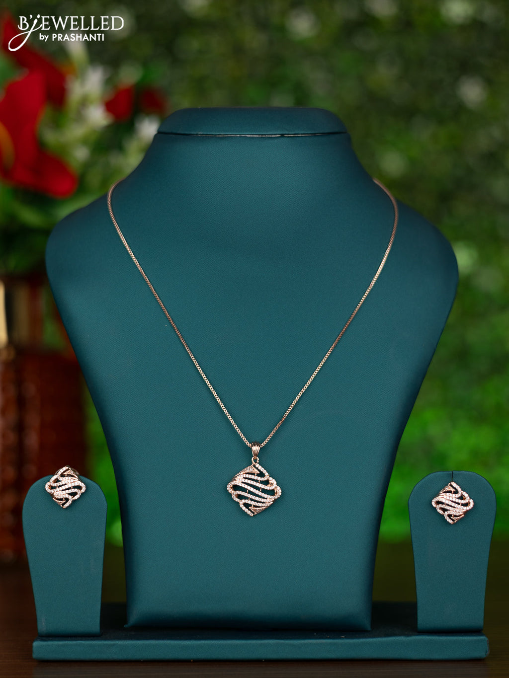 Rose gold chain with cz stones pendant