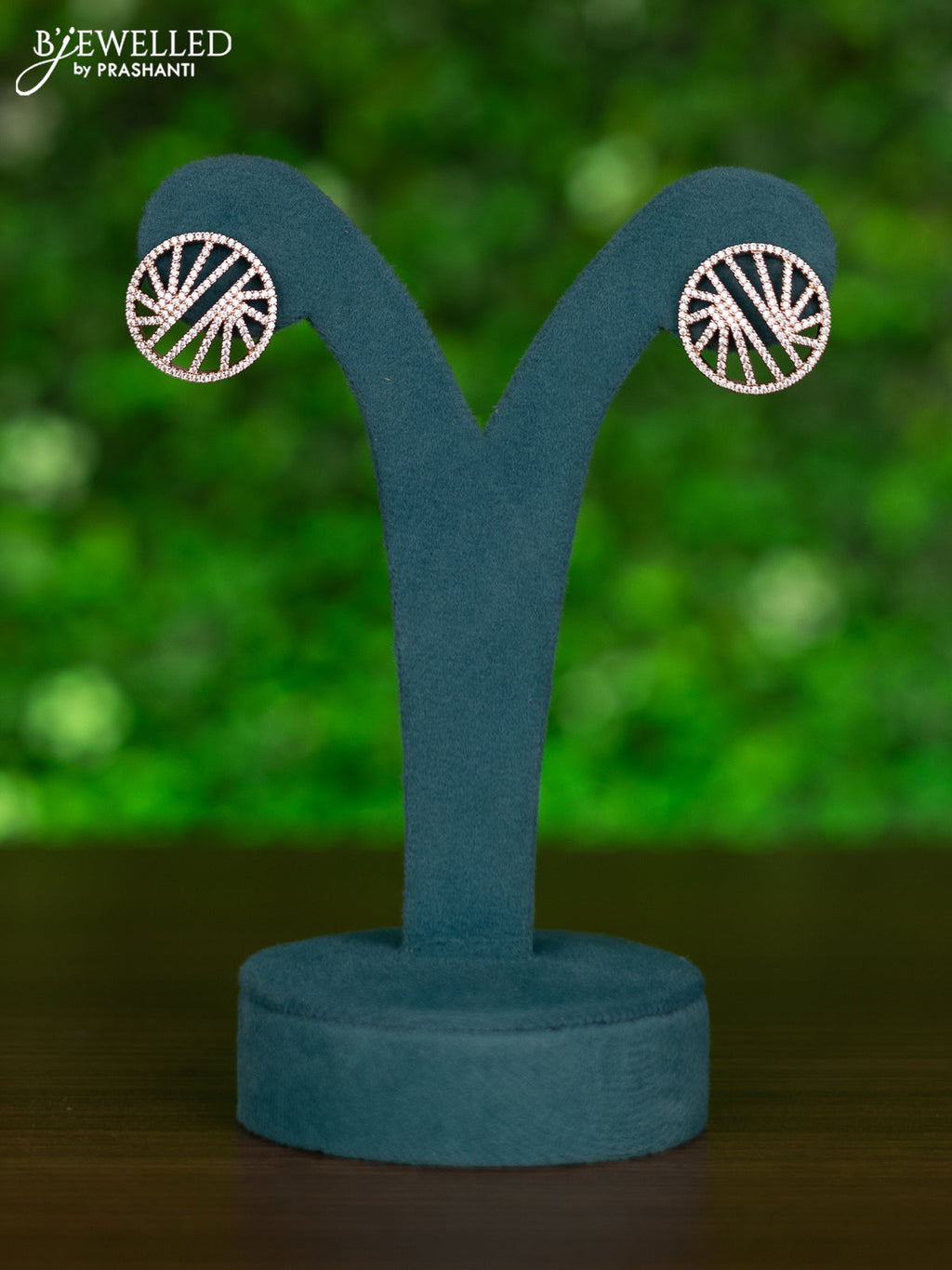 Rose gold chain with cz stones pendant