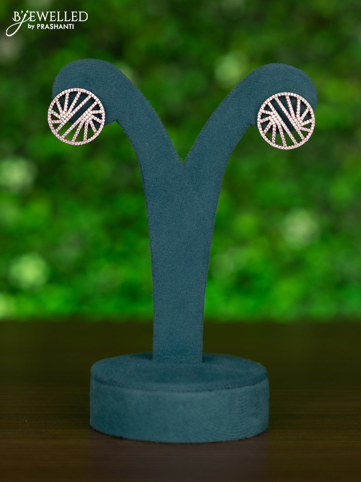 Rose gold chain with cz stones pendant