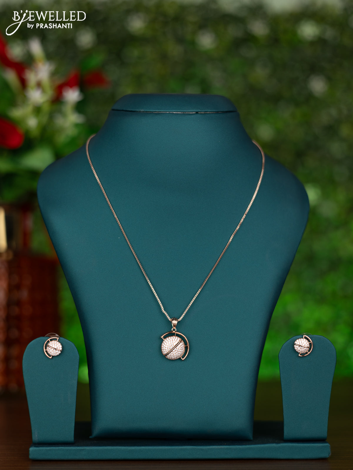 Rose gold chain with cz stones pendant