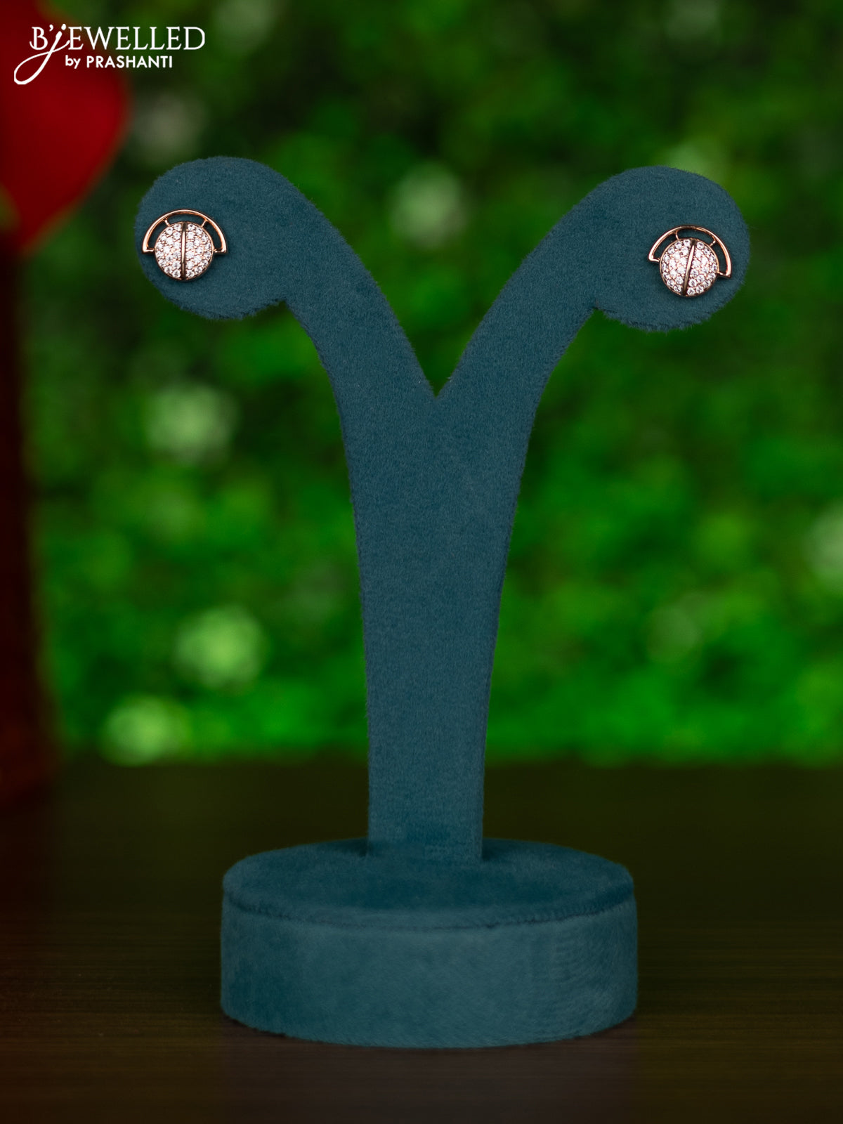 Rose gold chain with cz stones pendant