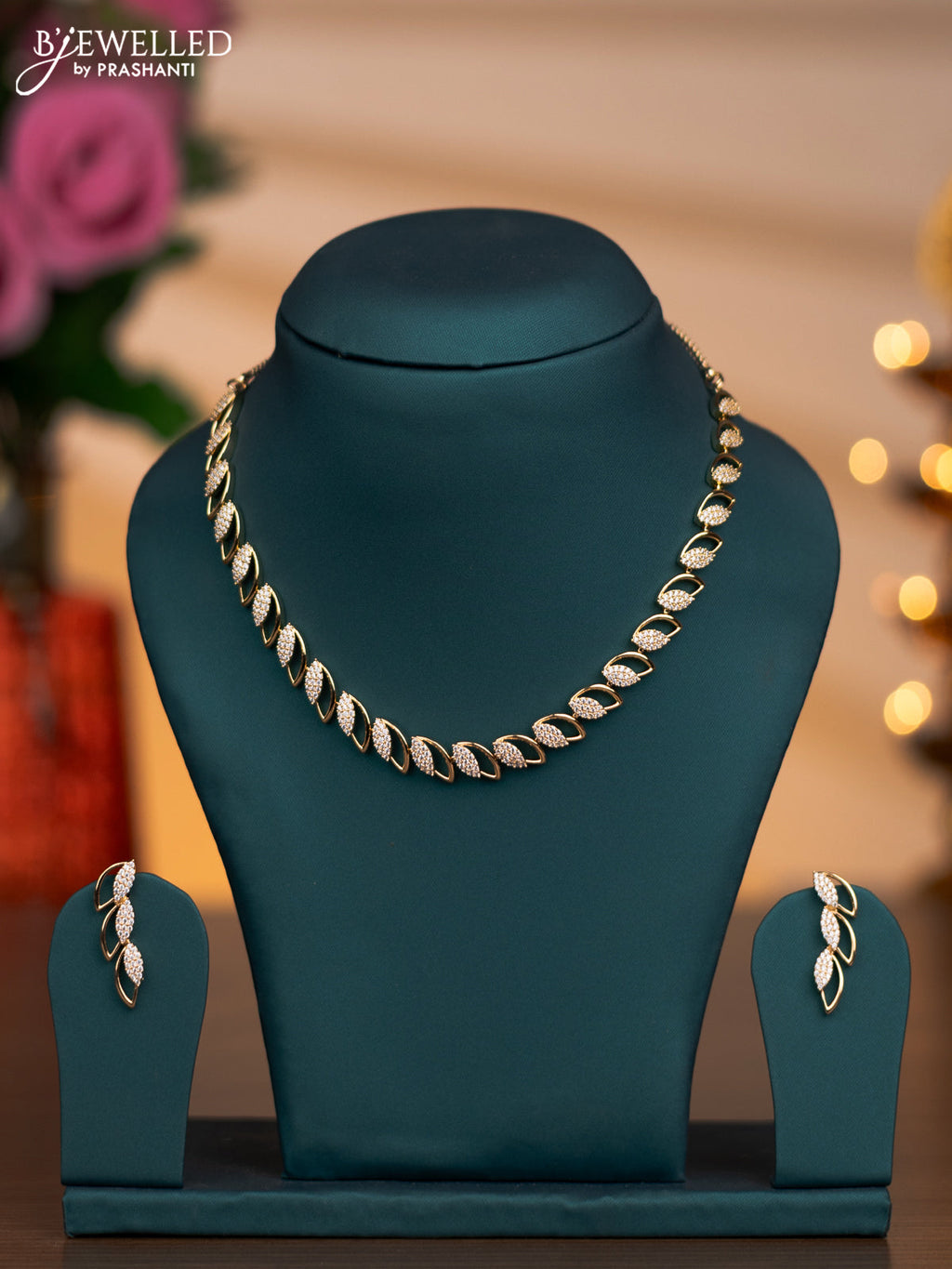 Zircon necklace with cz stones in gold finish