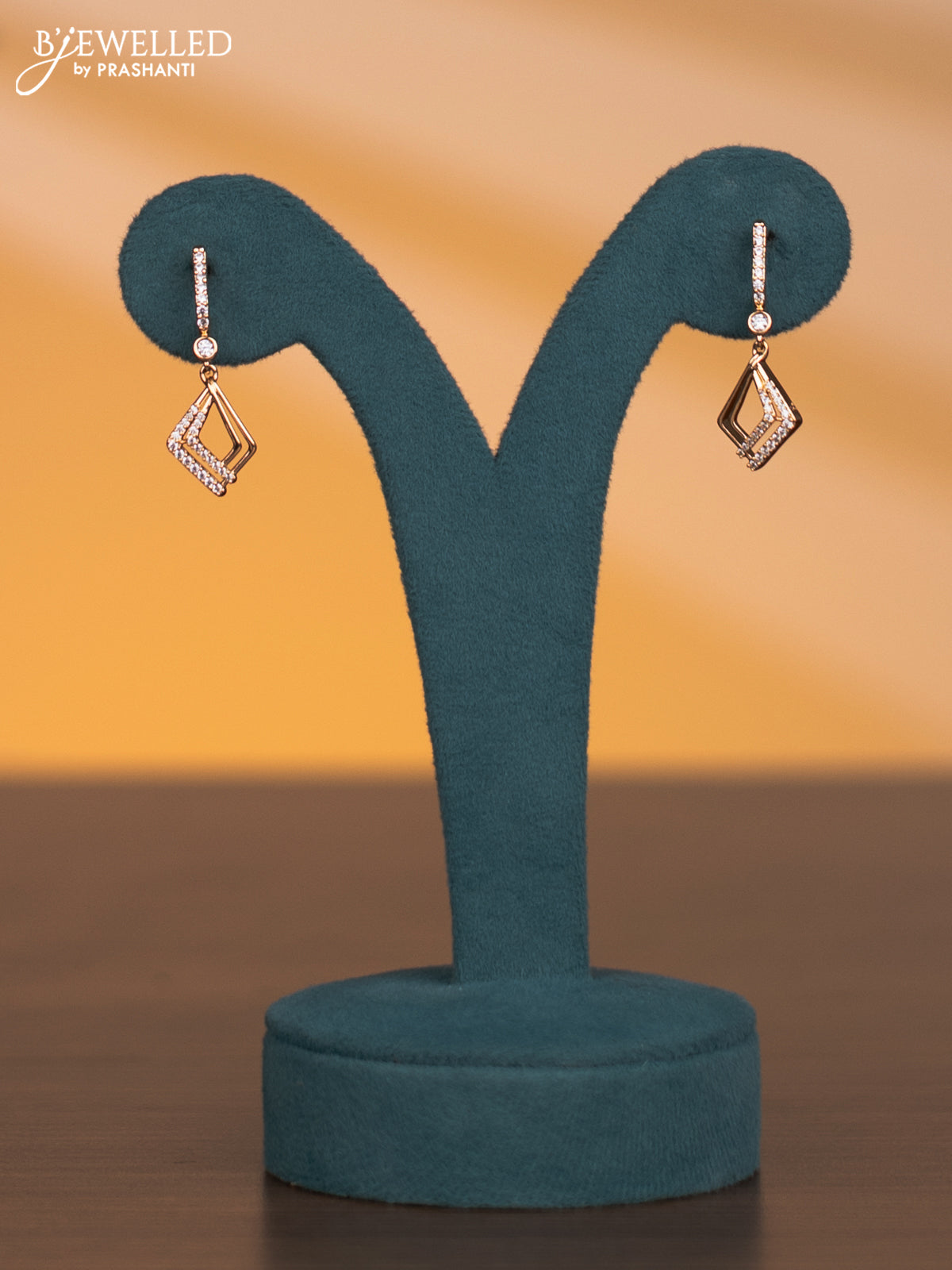 Zircon necklace with cz stones in gold finish